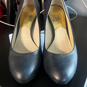 Michael kors high heal navy blue shoes 7w